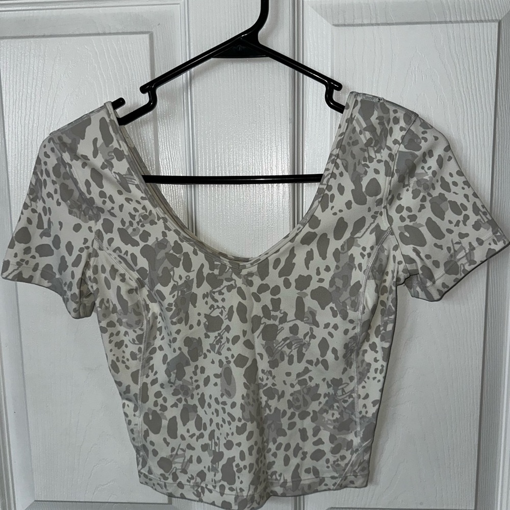 Lululemon Align Tee *Nulu Slim Fit Cropped leopard size 2